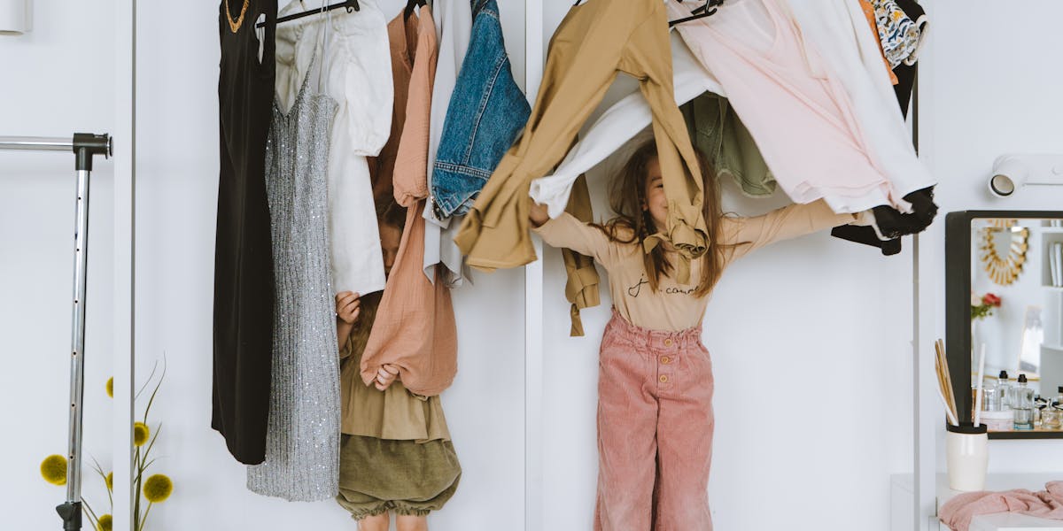 como organizar guarda-roupa infantil